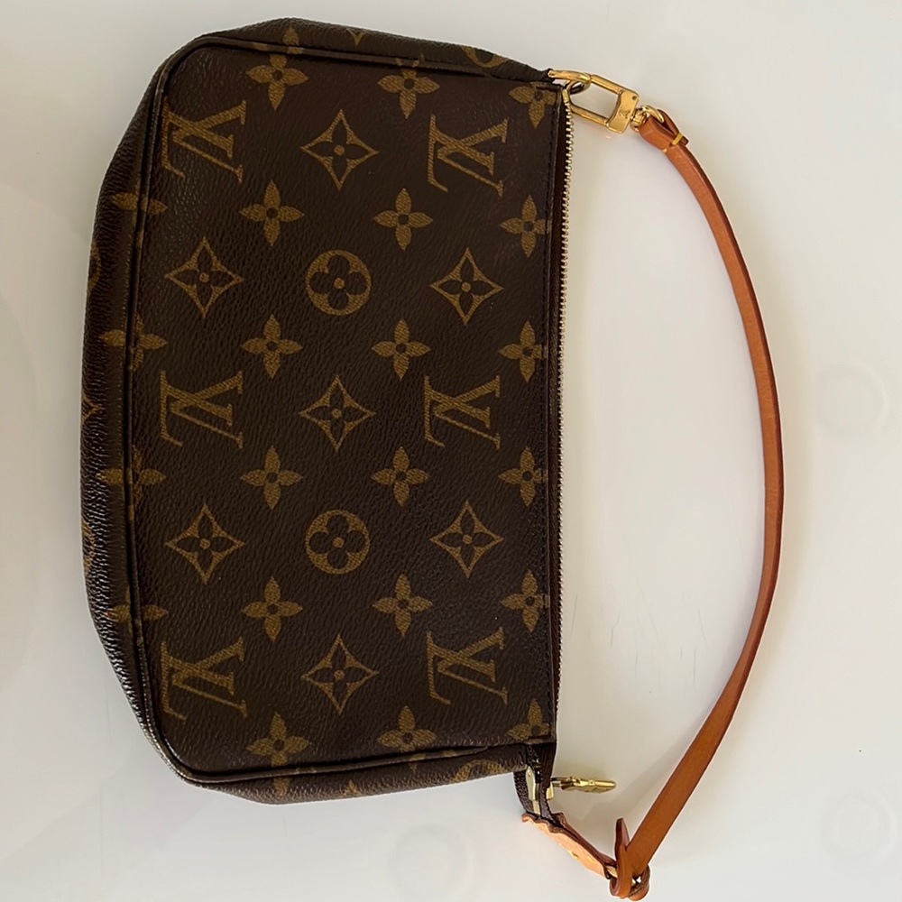 Louis Vuitton mini pochette. Vintage. Authentic.